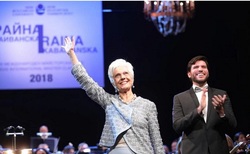 kabaivanska-f-rejnaldo-droz_250x154_crop_478b24840a