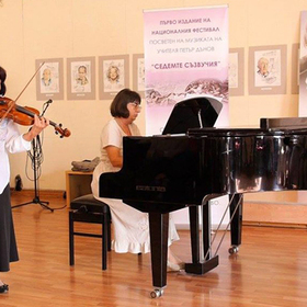 yoana-strateva_280x280_crop_478b24840a