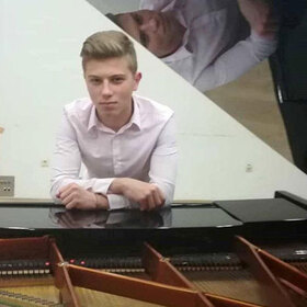 boris-uzunov_280x280_crop_478b24840a