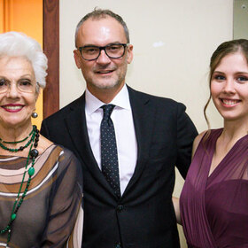 raina-1_280x280_crop_478b24840a