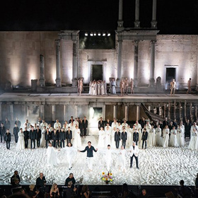 raina-1_280x280_crop_478b24840a