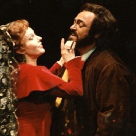 luciano-pavarotti-as-cavaradossi-and-soprano-raina-kabaivanska-as-tosca-vienna-1989-tia-toms-pinterest_280x280_crop_478b24840a
