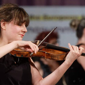 kristina-hinova-v-duma_280x280_crop_478b24840a