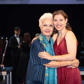 raina-2_280x280_crop_478b24840a