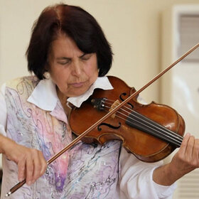 ioana-strateva-youtube_280x280_crop_478b24840a