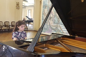 elica-stefanova-piano-bulnews_300x200_crop_478b24840a