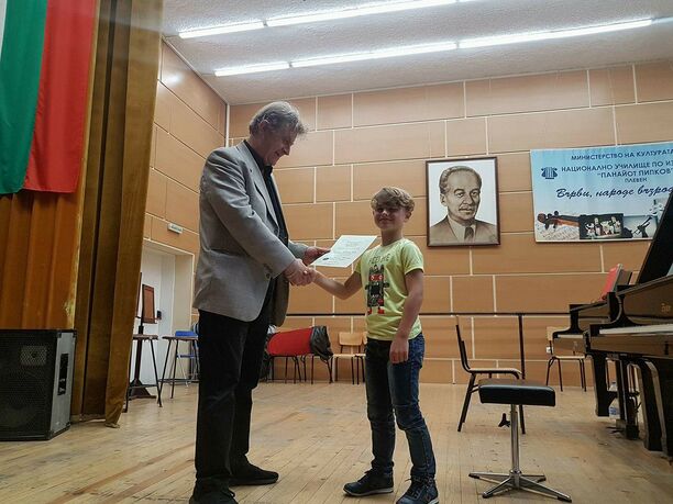 30713089-1650482105039476-2433310861100580864-o_612x830_fit_478b24840a