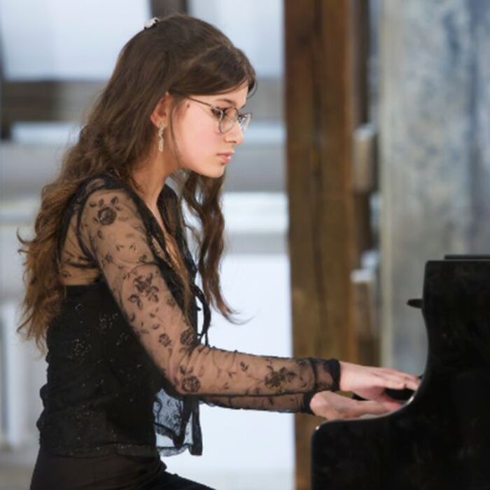 antonina-kiryakova-ig-masterclass-ludmil-angelov_700x700_crop_478b24840a