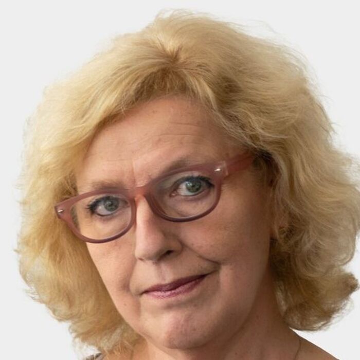 elisaveta-chendova-nbu_700x700_crop_478b24840a