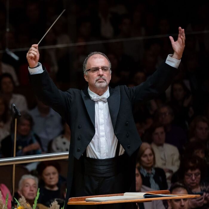 nayden-todorov-fb_700x700_crop_478b24840a