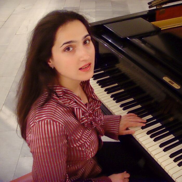 polina-antonova_700x700_crop_478b24840a