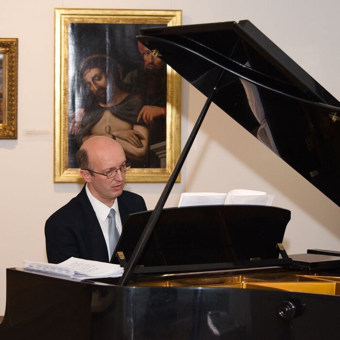 qvor-konov_700x700_crop_478b24840a