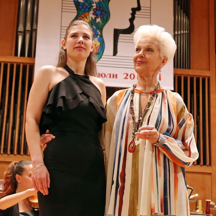 aleksandrina-mihailova-i-raina-kabaivanska-snimka-viktor-viktorov_700x700_crop_478b24840a