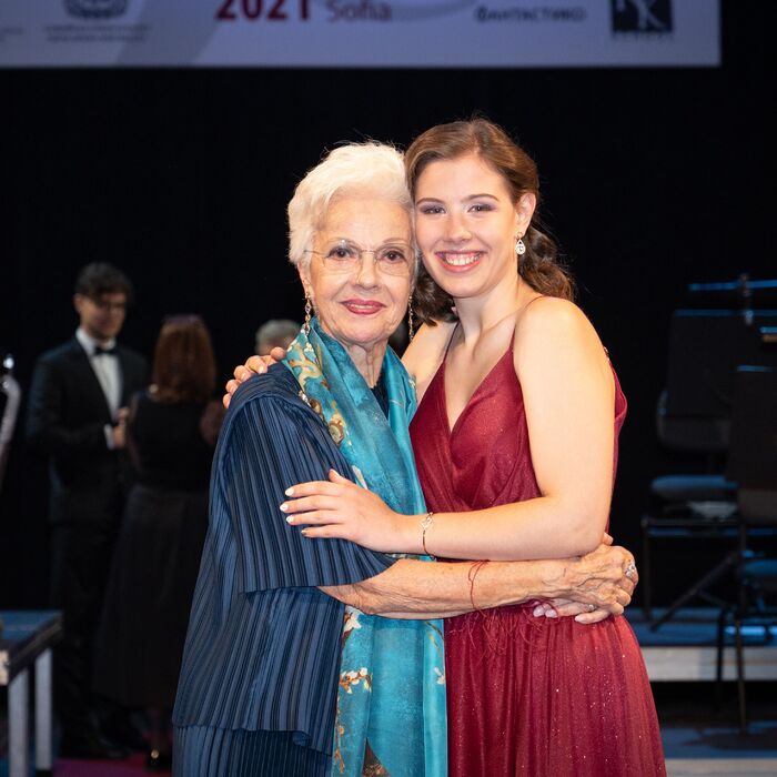 aleksandrina-mihailova-s-raina-kabaivanska-f-alexander-bogdan-tompsun_700x700_crop_478b24840a