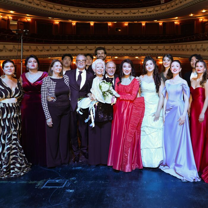 kvadrat-iubileen-koncert-raina-krum-stoev_700x700_crop_478b24840a