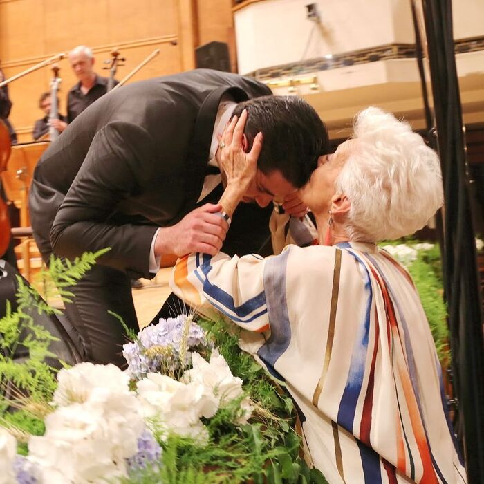 kvadrat-raina-i-rejnaldo-droz-viktor-viktorov_700x700_crop_478b24840a