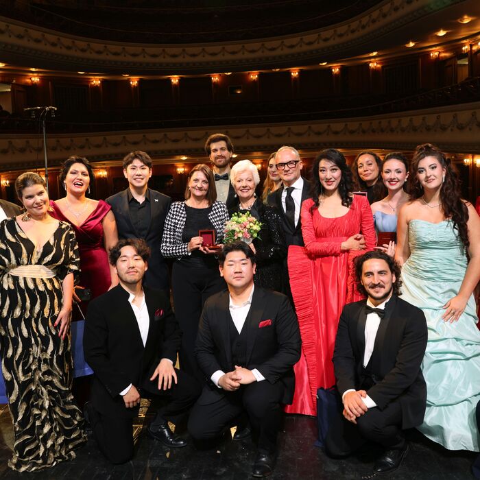 raina-kabaivanska-koncertna-f-krum-stoev_700x700_crop_478b24840a