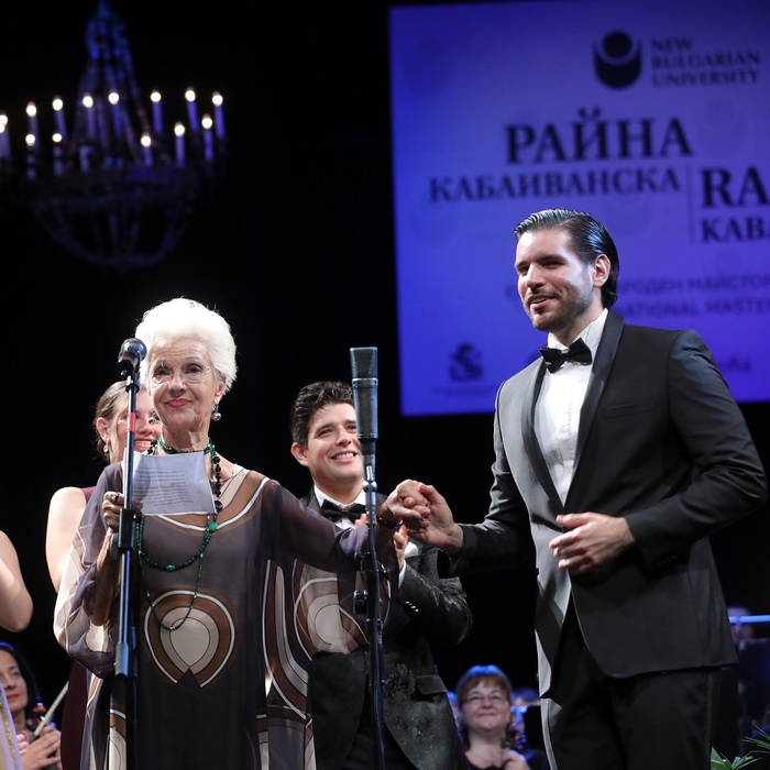 raina-kabaivanska-s-reinaldo-droz-f-krum-stoev_700x700_crop_478b24840a