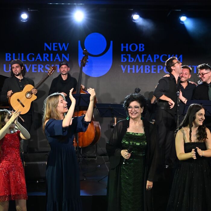 viki-almazidu-nbu_700x700_crop_478b24840a