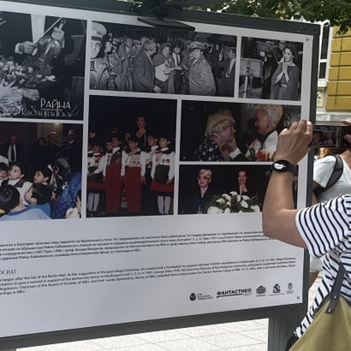 02-izlogba-burgas-1-08-2025-f-raina-kabaivanska-school-1_700x700_crop_478b24840a