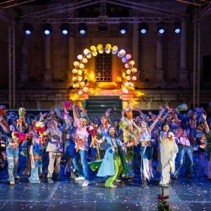 010-trafficnews-bg_700x700_crop_478b24840a