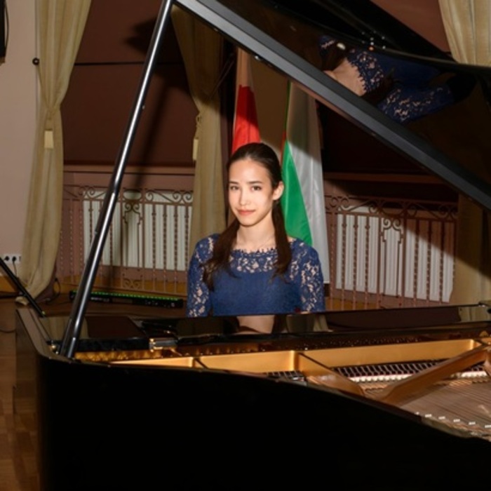 ameli-ivanova-bta_700x700_crop_478b24840a