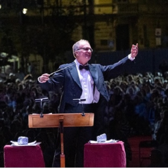 najden-todorov-ploshtad-slavejkov_700x700_crop_478b24840a