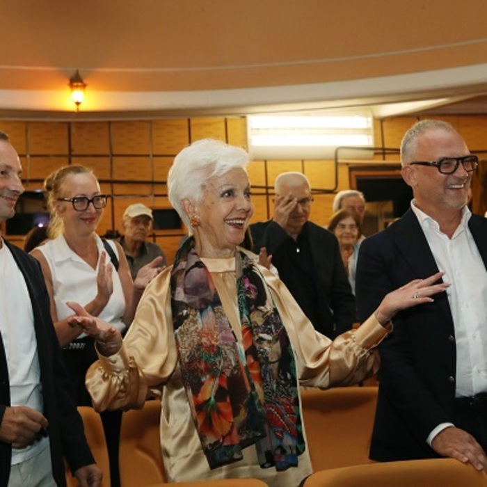 2025-09-raina-kabaivanska-f-krum-stoev_700x700_crop_478b24840a