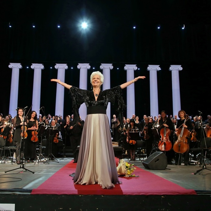 raina-kabaivanska-f-viktor-viktorov_700x700_crop_478b24840a