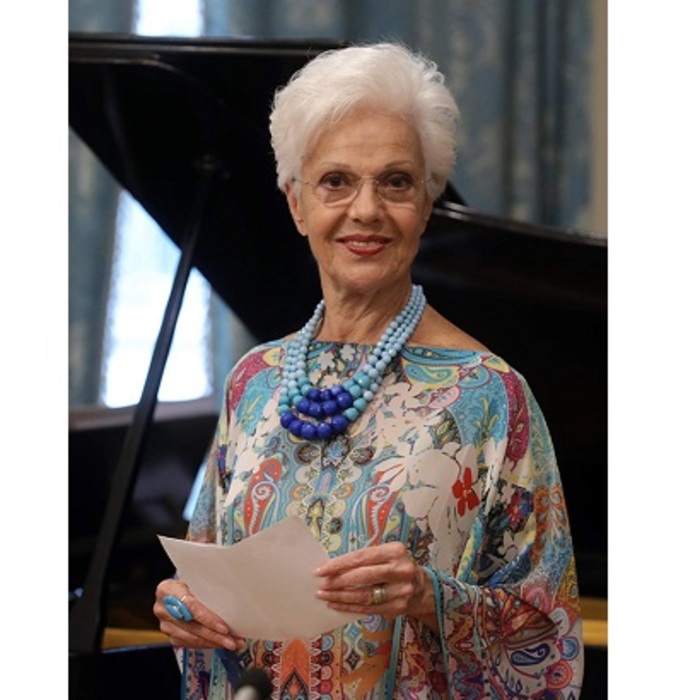 rajna-kabaivanska-f-krum-stoev_700x700_crop_478b24840a