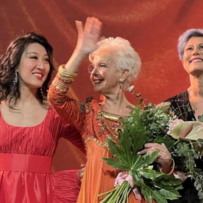 viktoriq-i-rajna-kabaivanska-f-julia-jukeri_700x700_crop_478b24840a