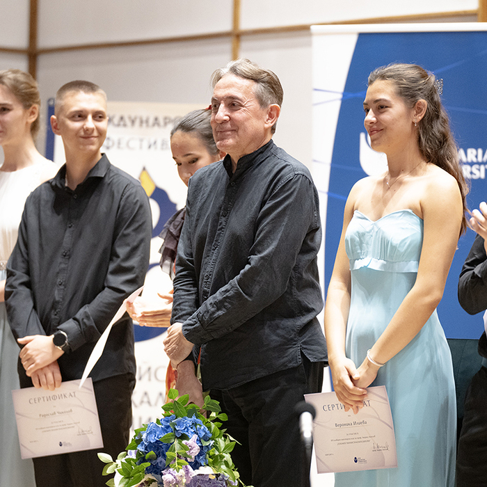 dsc-1069-copy_700x700_crop_478b24840a