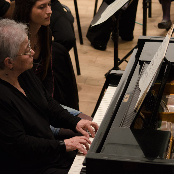 mollova_700x700_crop_478b24840a