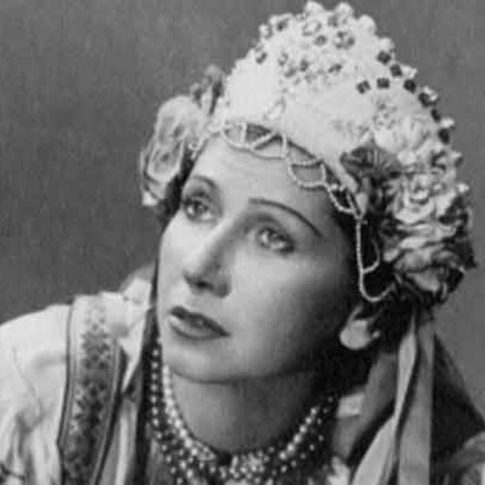 raina-mich_700x700_crop_478b24840a