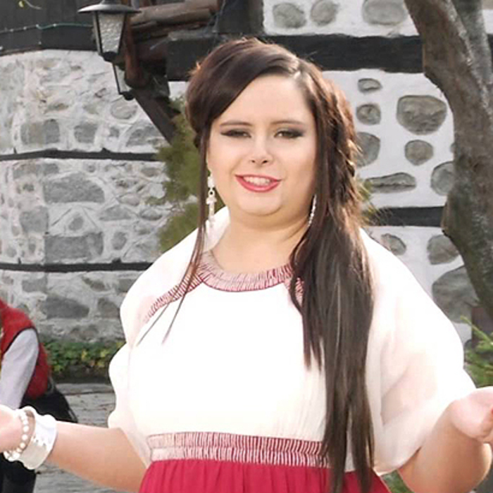 photo-1_700x700_crop_478b24840a