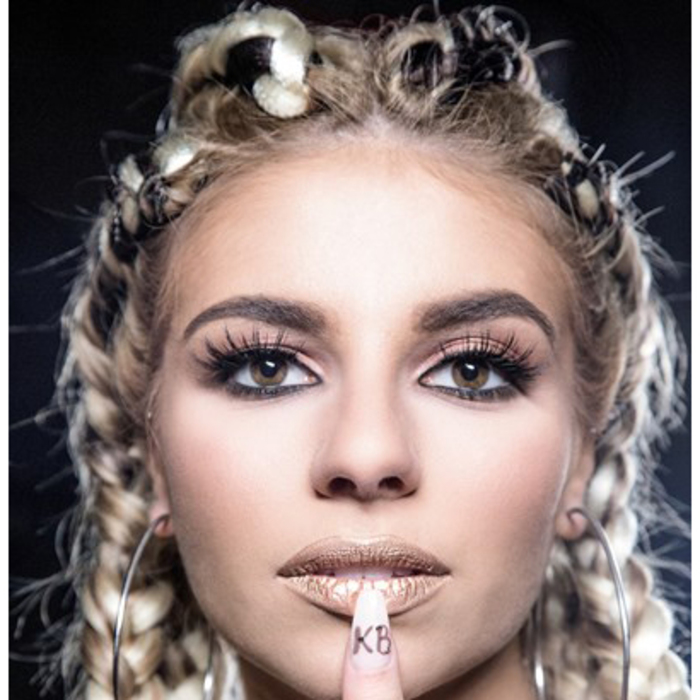 divna_700x700_crop_478b24840a