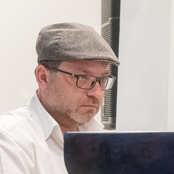 angel-zaberski-novini-za-muzika_700x700_crop_478b24840a