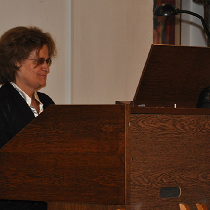 neva-krusteva_700x700_crop_478b24840a