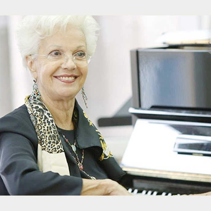 photo-1_700x700_crop_478b24840a