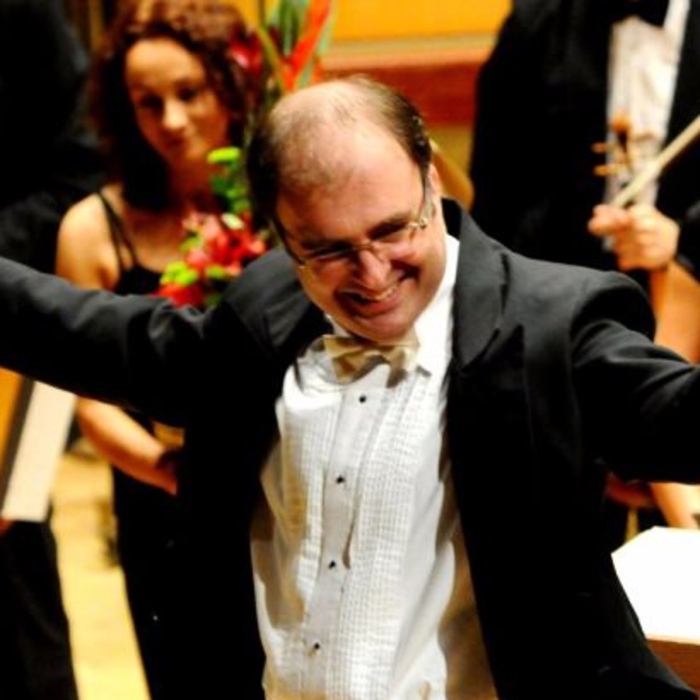 dirigentut_700x700_crop_478b24840a