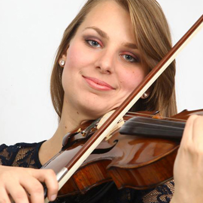 karolina_700x700_crop_478b24840a