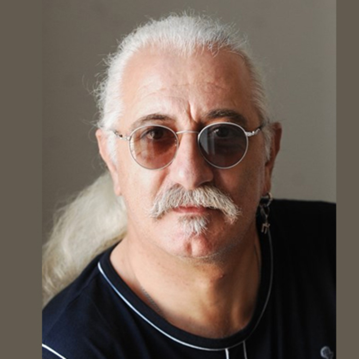 etien-levi-24-casa_700x700_crop_478b24840a