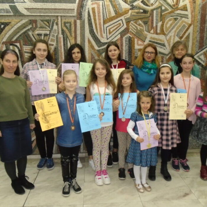 s-krilete-na-muzikata_700x700_crop_478b24840a