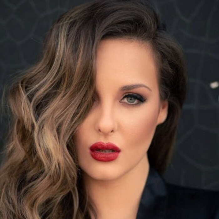 simona-zagorova_700x700_crop_478b24840a