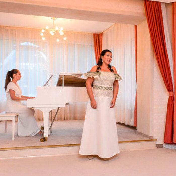 doroteq-doroteeva-modo-bulgaria-and-dnevnik_700x700_crop_478b24840a