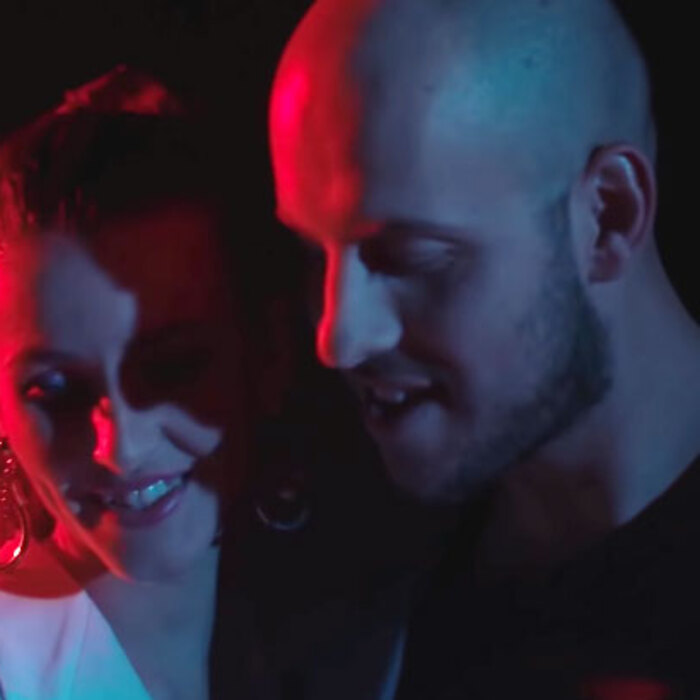 alex-dessy-youtube_700x700_crop_478b24840a