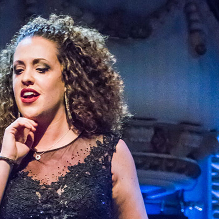 modena-praznuva-rd-luchano-pavaroti-1-ivan-alexander-kiutev_700x700_crop_478b24840a