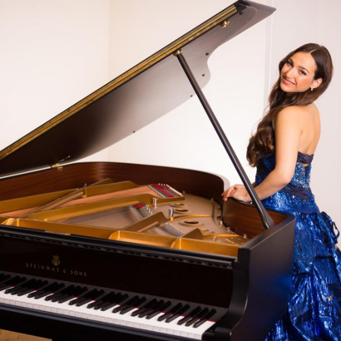 anjela-todorova-v-monitor_700x700_crop_478b24840a