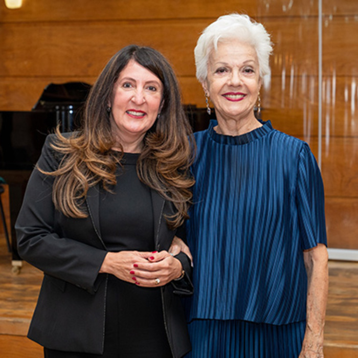 raina2-alexandar-bogdan-tompson_700x700_crop_478b24840a