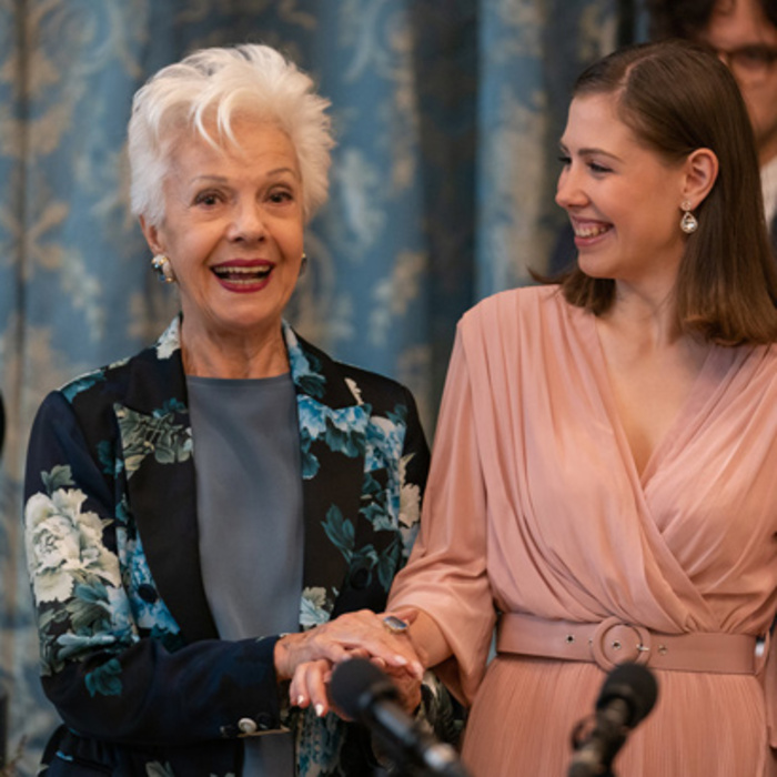 raina-1-alexander-bogdan-thompson_700x700_crop_478b24840a